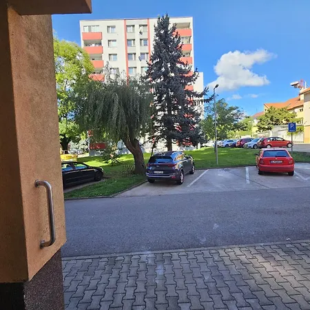 Lucia - Air-conditioned Appartement Šamorín